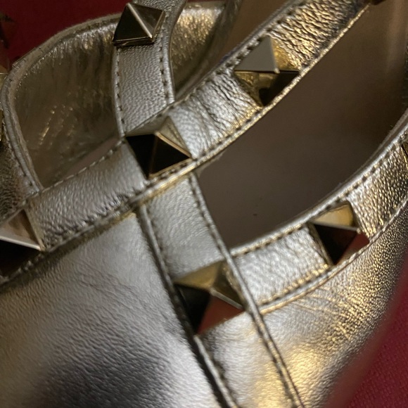 Brushed Gold Metallic Valentino Rock Stud Pumps - Picture 7 of 9